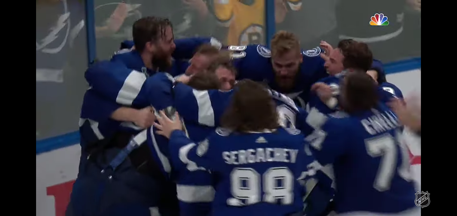 Tampa Bay hoists Stanley Cup for 2nd-straight year