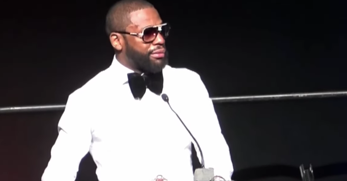 FLOYD MAYWEATHER RAW EMOTION IN FULL TEARS OF JOY SPEECH; AS REAL AS IT GETS AT HALL OF FAME BANQUET