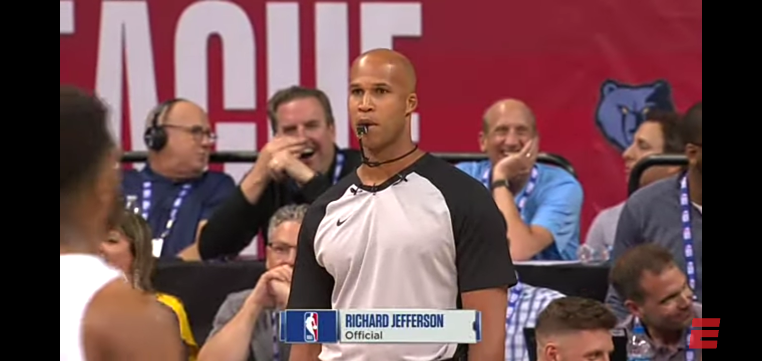 Richard Jefferson immediately gets heckled by fans after call reversal in NBA officiating debut 😂
