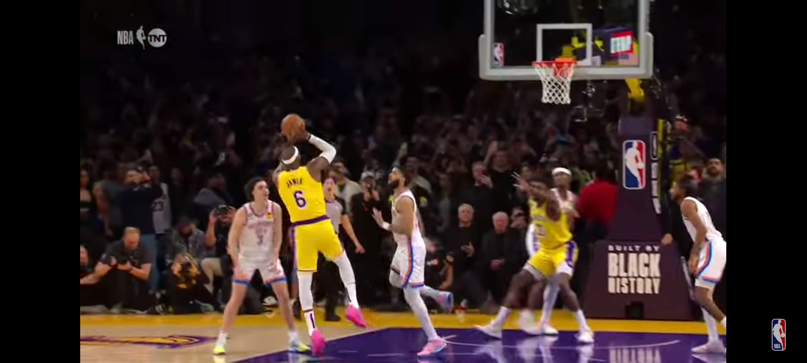 LEBRON JAMES BREAKS THE NBA ALL-TIME SCORING RECORD!👑