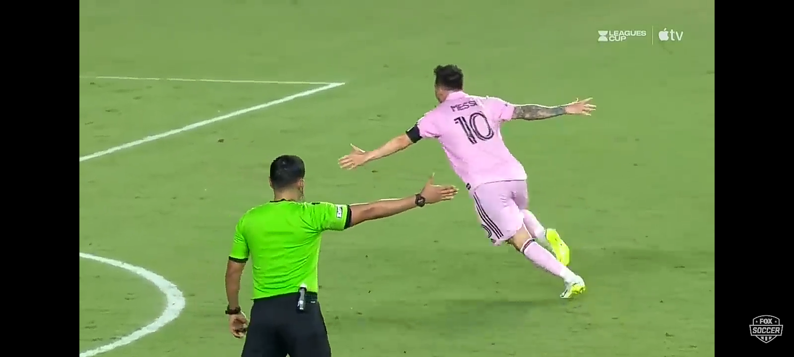 Lionel Messi drills a RIDICULOUS game-winning free kick in his inaugural match with Inter Miami CF
