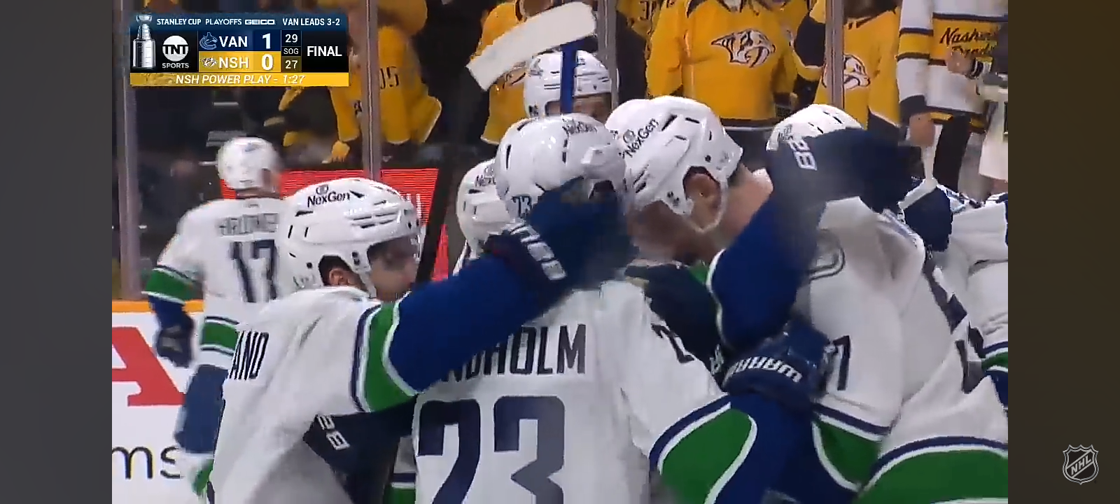 Canucks ELIMINATE Predators in Final Minutes!