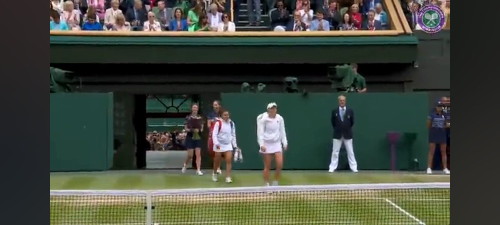 The walk to the final IN FULL | Jasmine Paolini and Barbora Krejcikova’s walk to Centre Court
