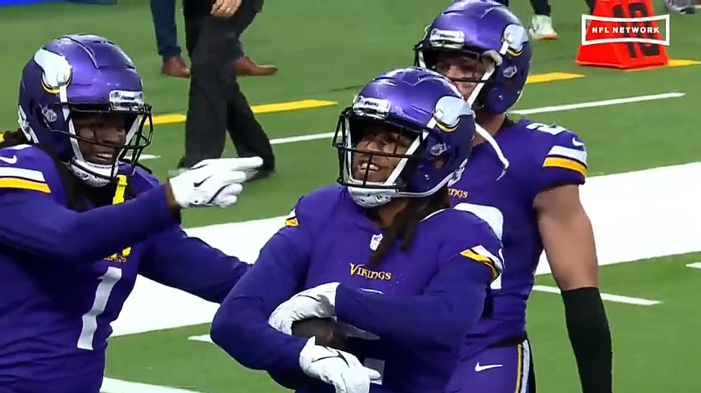 Vikings HOLD OFF Jets in London to remain undefeated