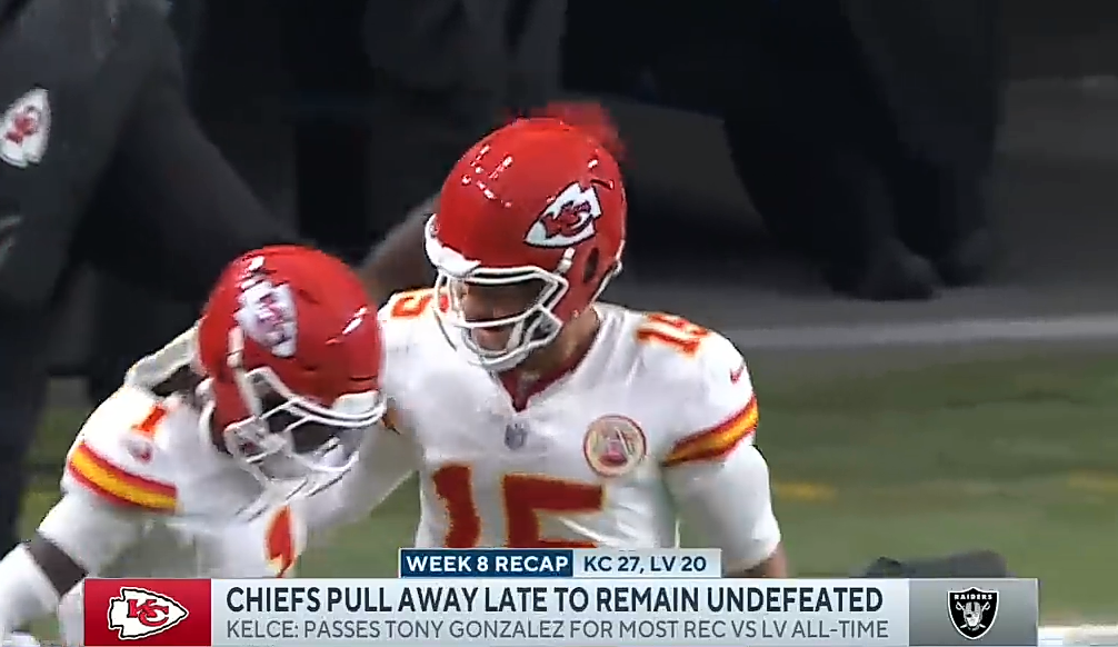 Chiefs pull away LATE in Las Vegas to remain UNDEFEATED