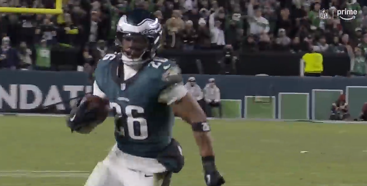Saquon Barkley POWERS Eagles’ surge to beat Commanders on TNF, win 6th straight