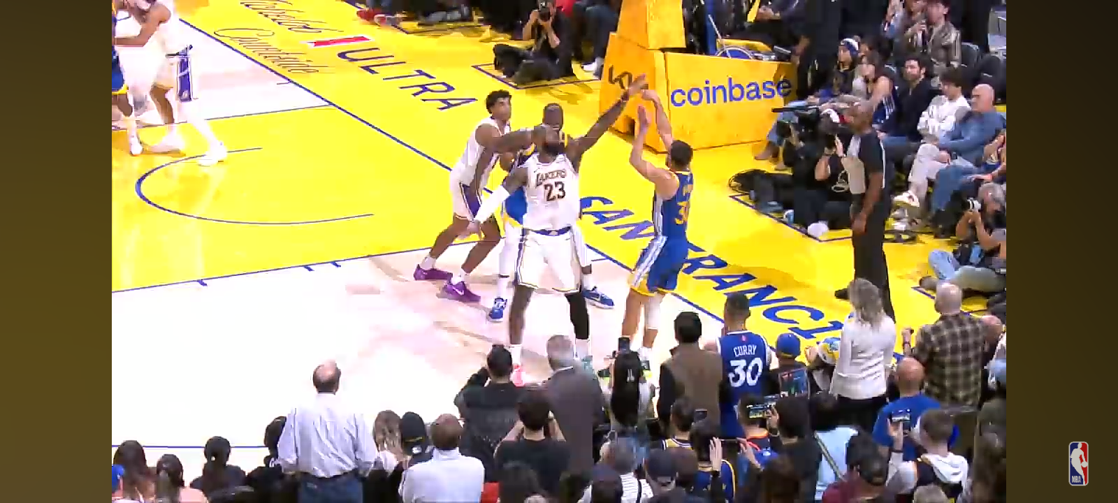 Stephen Curry & LeBron James LEGENDARY Christmas Duel #NBAXmas 🎄