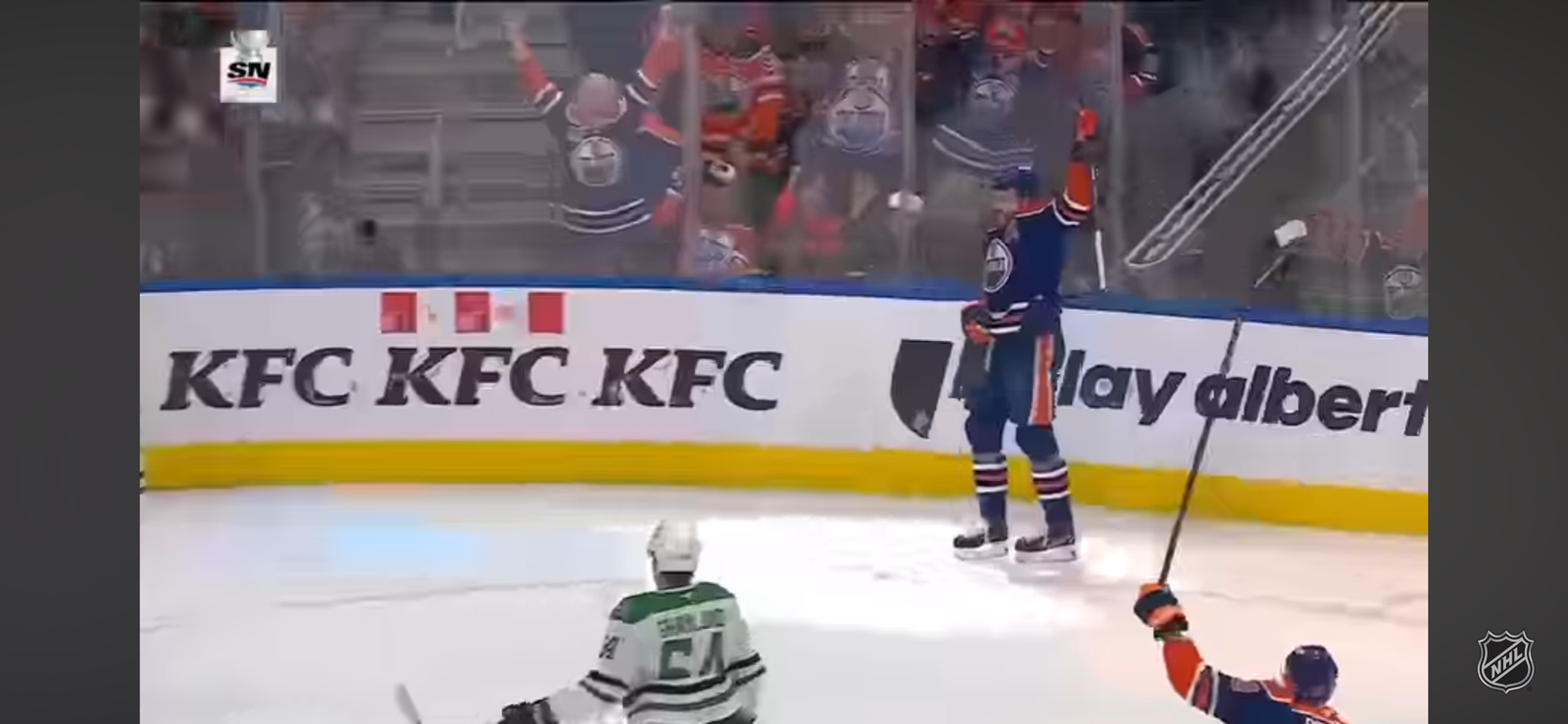 DRAISAITL puts Oilers up with Game 4 PPG!