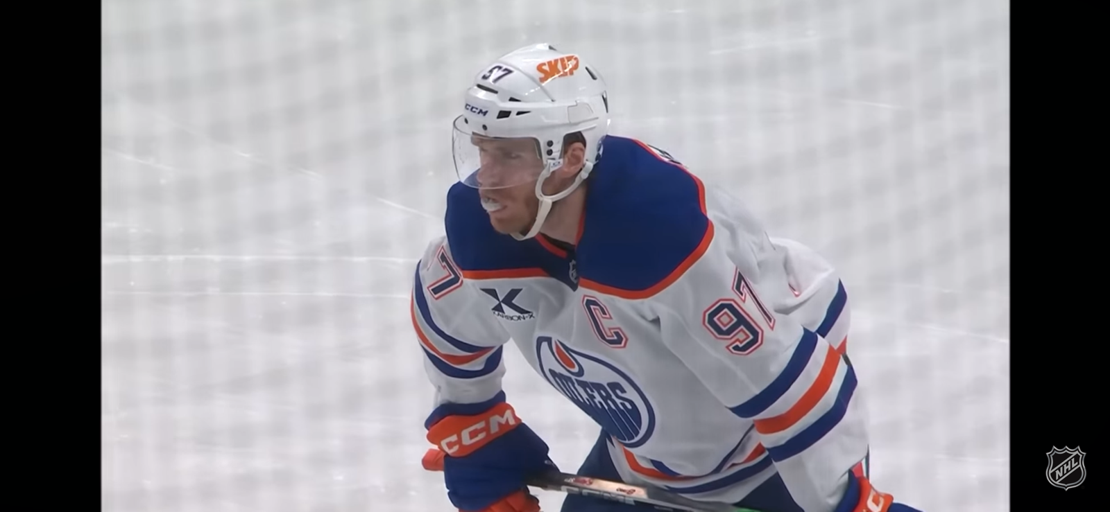 Connor McDavid steals the spotlight with a 5 POINT NIGHT in showdown against Macklin Celebrini!