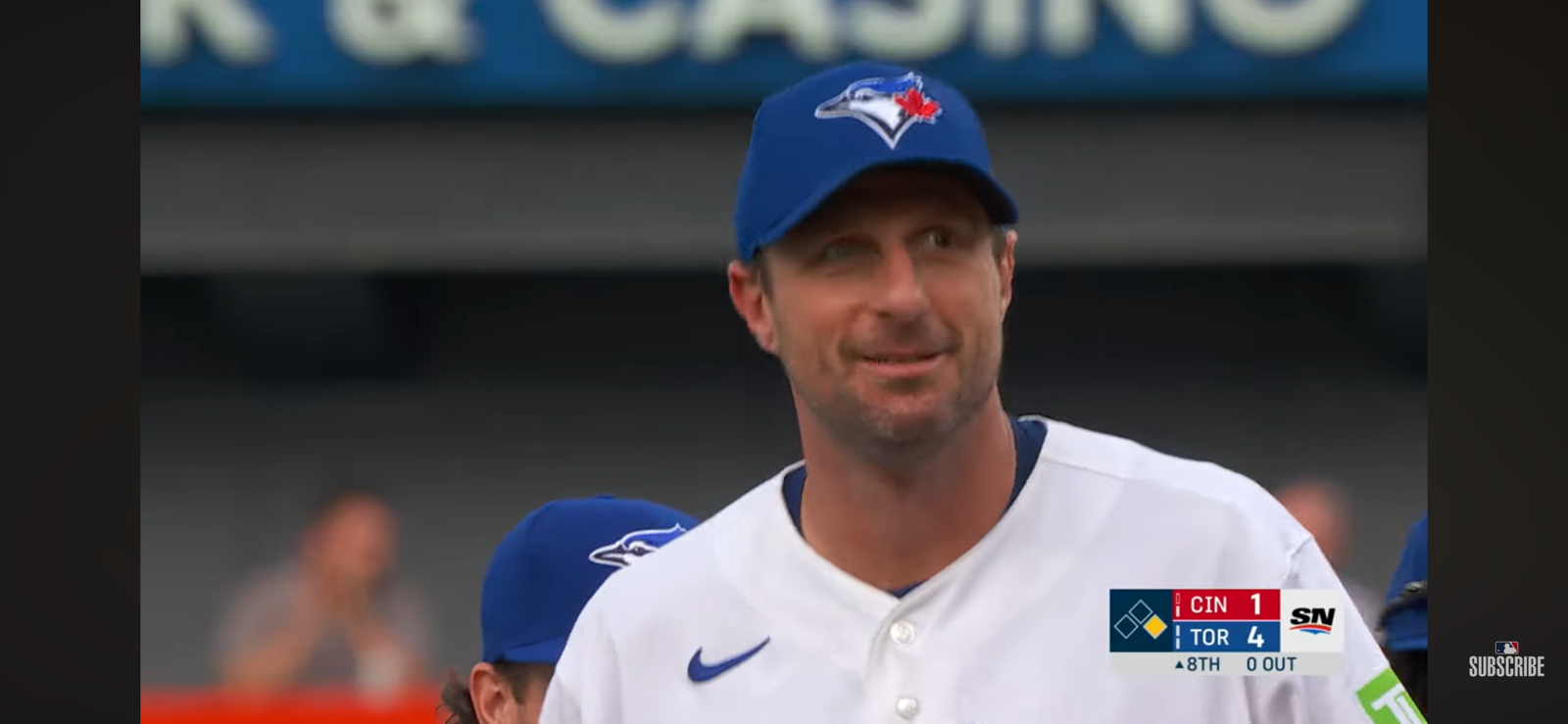 Max Scherzer leaves the mound to a standing ovation for what could be the final time in his career 👏